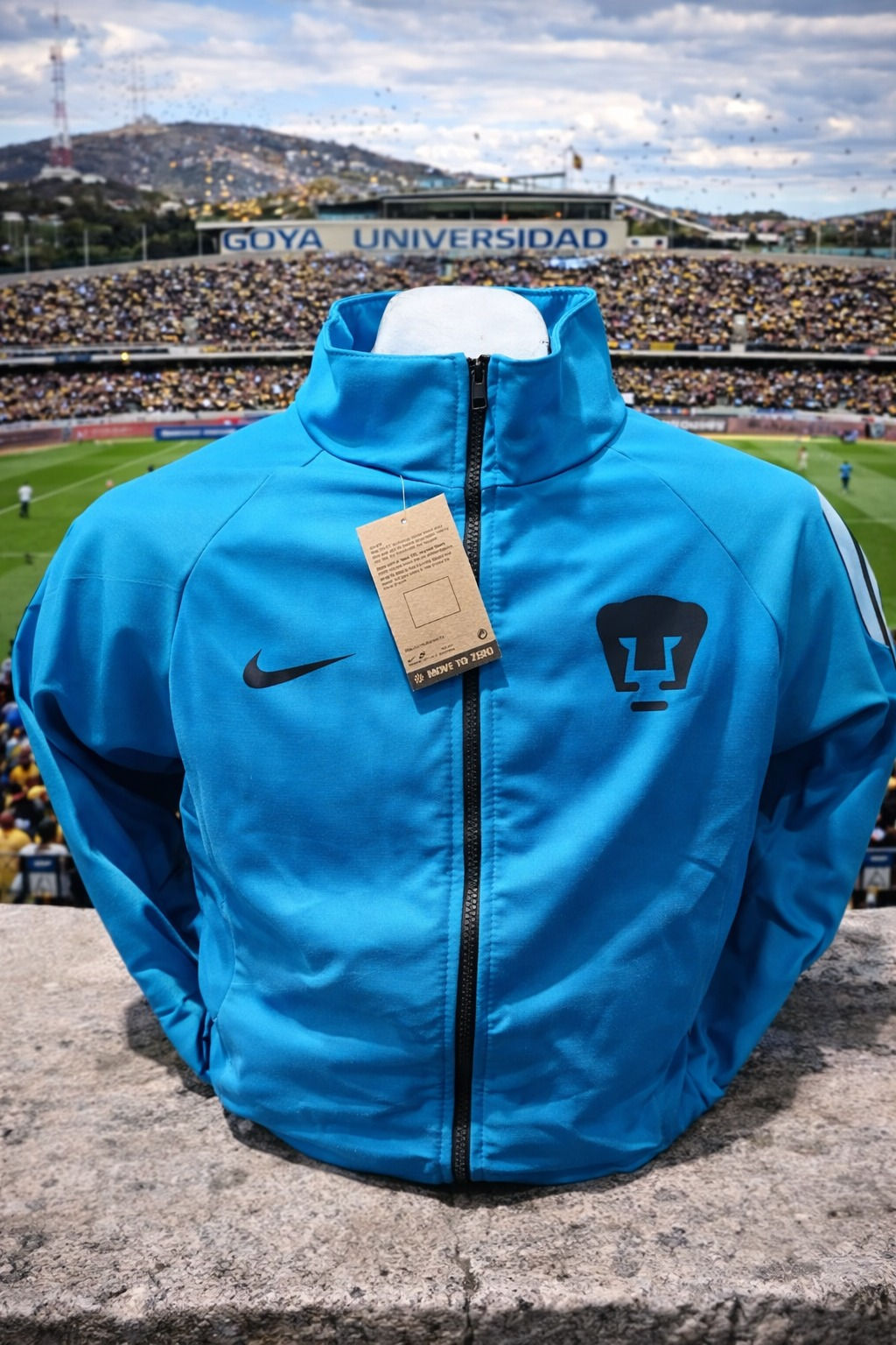 Chamarra Nike Pumas UNAM Revival Third en color azul báltico con negro,