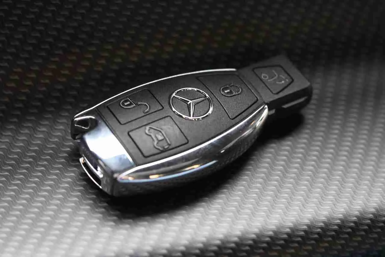 mercedes-2654965_1280.webp