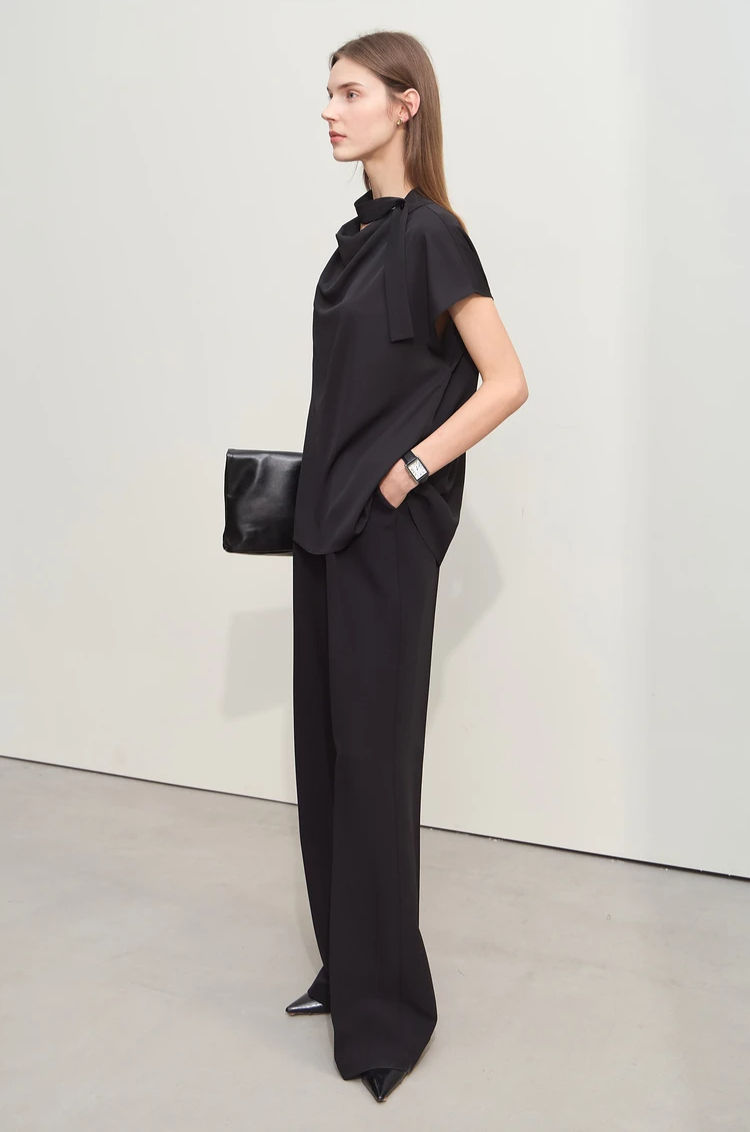 Blouse femme minimaliste été 2025 en mousseline ample et élégante