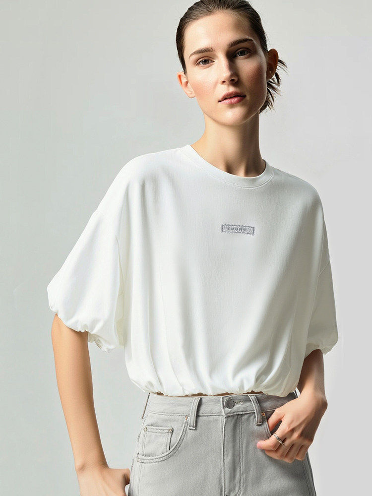 T-shirt Brodé Oversize  – Style Minimaliste