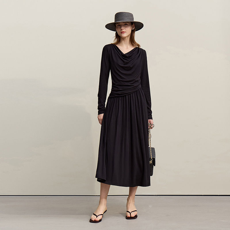 Robe Élégante en Lyocell – Col Bénitier Asymétrique