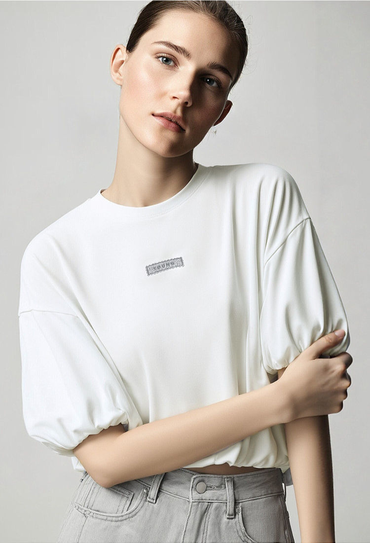 T-shirt Brodé Oversize  – Style Minimaliste