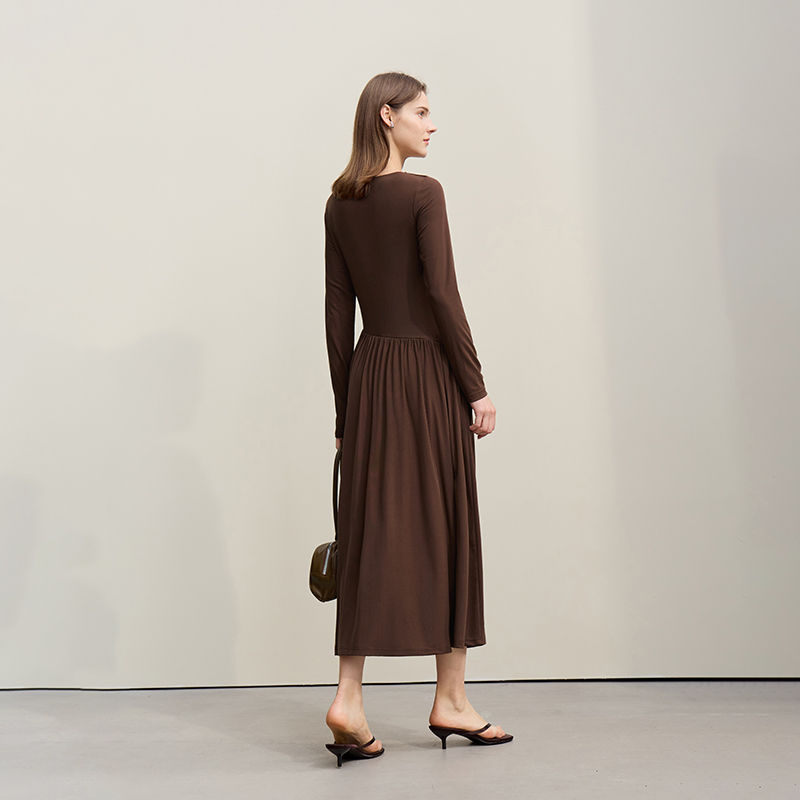 Robe Élégante en Lyocell – Col Bénitier Asymétrique