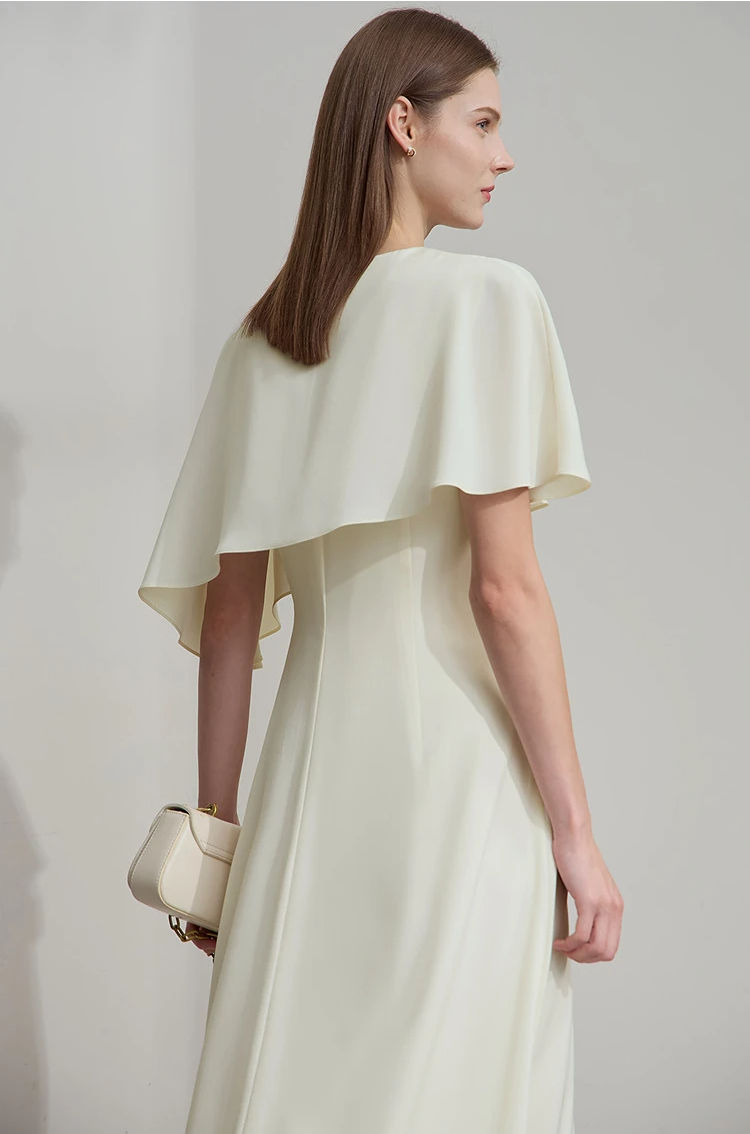 Robe Col V – Style Fluide