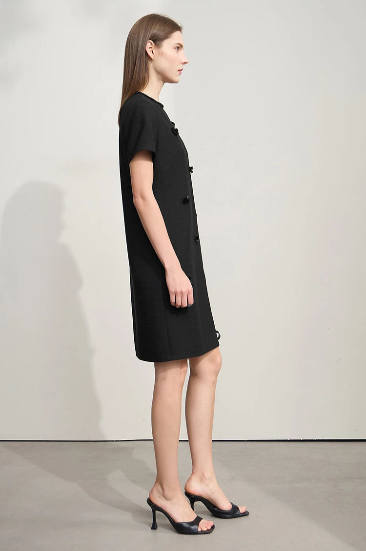Robe Perlée à Fleurs – Élégance Minimaliste