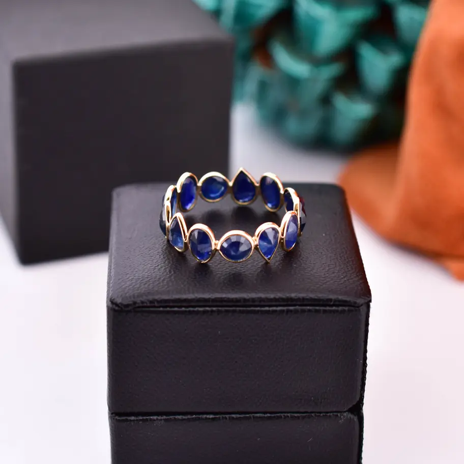 18K solid gold natural blue sapphire ring featuring deep blue sapphire gemstones in an elegant fine jewelry design.