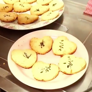 Biscoito de queijo parmesão com ervas