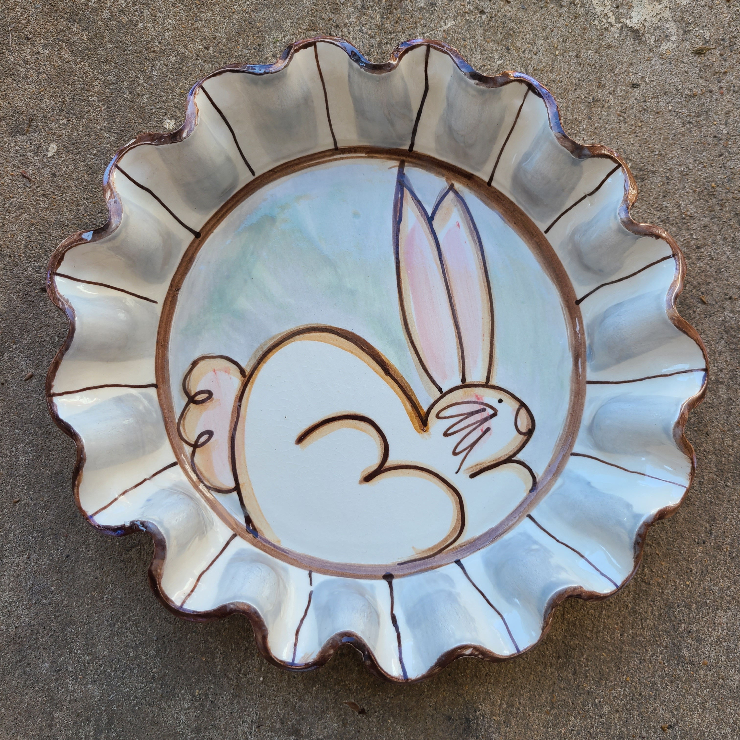 128 - Pie Plate Gr W Bunny Laying