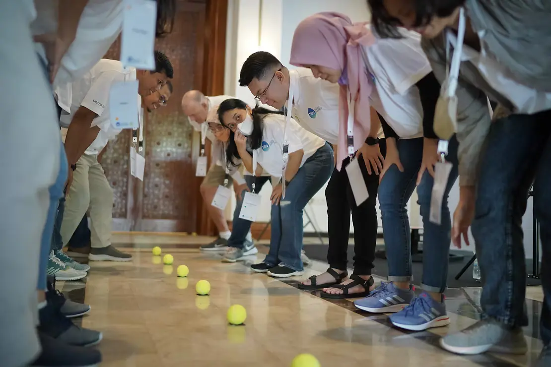 8 Games Indoor yang Bikin Gathering Kantor Seru dan Pasti Berkesan — inspirasi dari Villa Bango di Cilember, Puncak