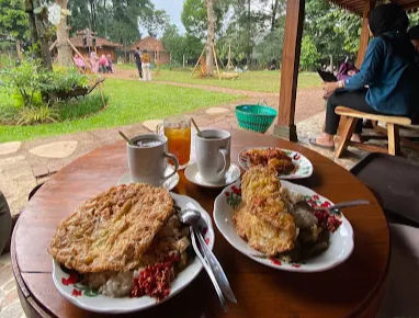 Waroeng Kopi Klotok (sumber: Google Photo/Valentino Epson)