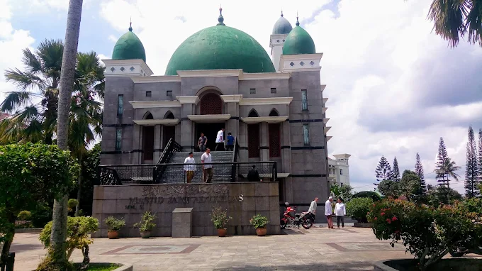 5 Masjid Terdekat dari Villa Bango di Puncak Bogor, Ibadah Tenang Saat Liburan. Jalan Kaki juga Bisa! — inspirasi dari Villa Bango di Cilember, Puncak