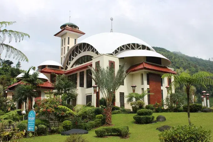 Masjid Atta'Awun di puncak bogor