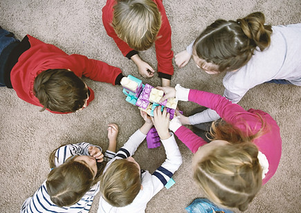 Vue de dessus des enfants qui jouent