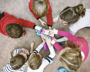 Draufsicht der Kinder spielen