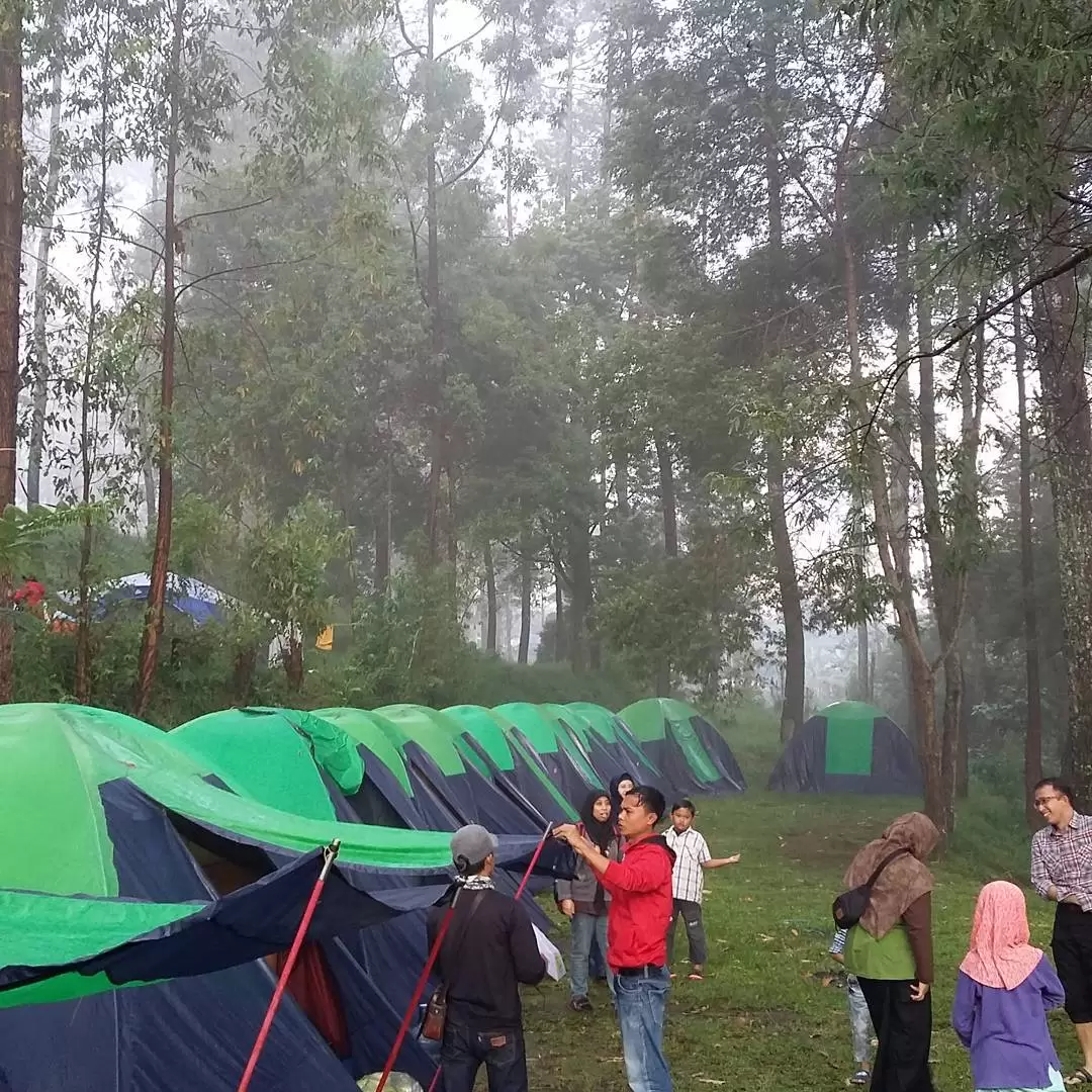 tempat camping di Bandung pinggir sungai