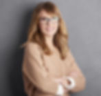 Veselá žena s brýlemi