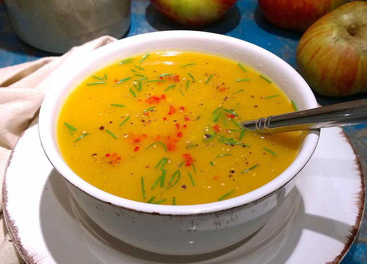 Roasted Butternut Squash Soup, Pompoen Soep, shallots, turmeric, cinnamon, chilies, chives, vegetarian, plant-based