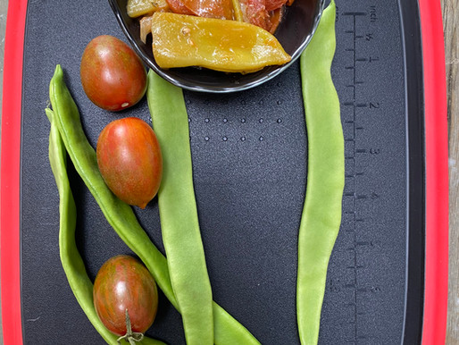 שעועית רחבה בעגבניות שרי צבעוניות