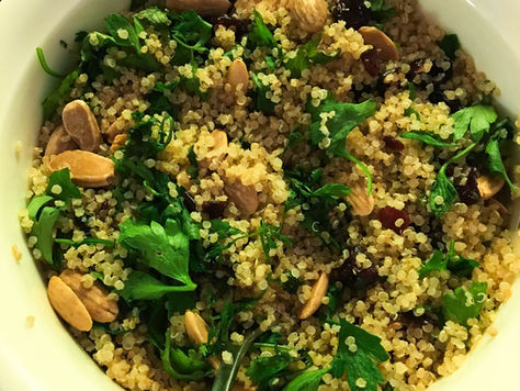 סלט קינואה עם חמוציות ושקדים