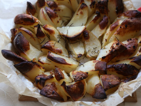 תפוחי אדמה ברוזמרין ומלח גס