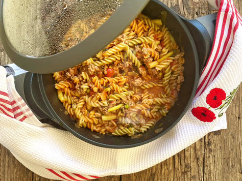   פסטה בולונז בסיר אחד עם ירקות