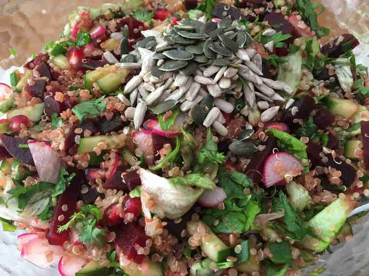 סלט קינואה צבעוני