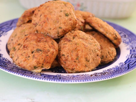 קציצות סלמון ברוטב יוגורט