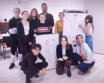 photo du groupe des jeunes avec leur création
