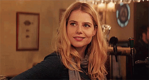 lucy-boyton.gif