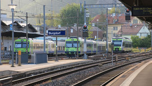 Mann am Bahnhof Burgdorf vor Zug gestossen: Opfer ist Ukrainer. Ein Mann Haft.