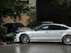 Grenchen: 21-Jähriger prallt mit Audi S7 in Gartenmauer