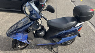 Oftringen: Musste Rollerfahrer wegen weissem Auto so stark bremsen, dass er verunfallte?