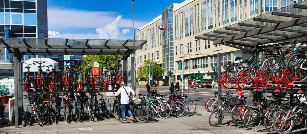 E-Bike und Bahn anstatt Zweitwagen? Trägt E-Bike Schuld an sinkenden Autoverkäufen?