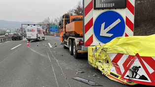 Wettingen: Lieferwagen kollidiert auf A1 mit Baustellenfahrzeug