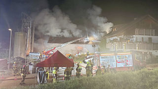 Hilfikon: Brand in Heustock führt zu stundenlangen Löscharbeiten