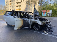 Wettingen: 27-Jährige flog mit ihrem Auto durch die Luft - Auto brannte aus