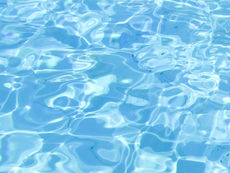 Schwimmbad Baden: 38-jähriger Mann regungslos geborgen und reanimiert