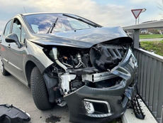 Wohlen: 18-Jährige mit Peugeot in Brückengeländer gefahren