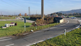 Kölliken: Lastwagen knallte auf Autobahnausfahrt in Lieferwagen