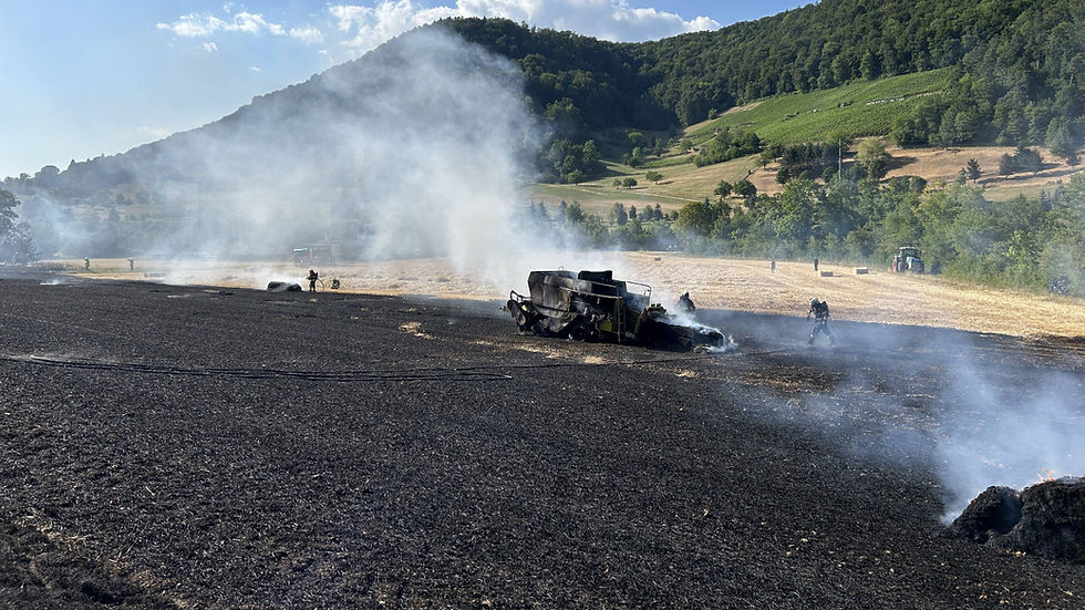 Hornussen: Ballenpresse löste Feldbrand aus