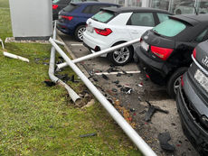 Solothurn/Zuchwil: Automobilist verursacht bei Selbstunfall erheblichen Sachschaden