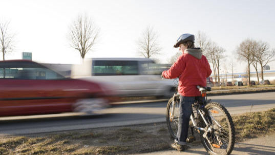 Aarau: Lieferwagen erfasst 12-Jährigen auf Fussgängerstreifen und fährt davon