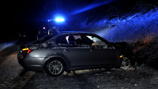 Flüh: Mit Auto in Stützmauer geprallt - Mitfahrerin verletzt