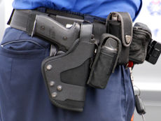 Olten: Einbrecher mit weissem Ganzkörperanzug, blauem Fahrrad und "Freitag"-Tasche
