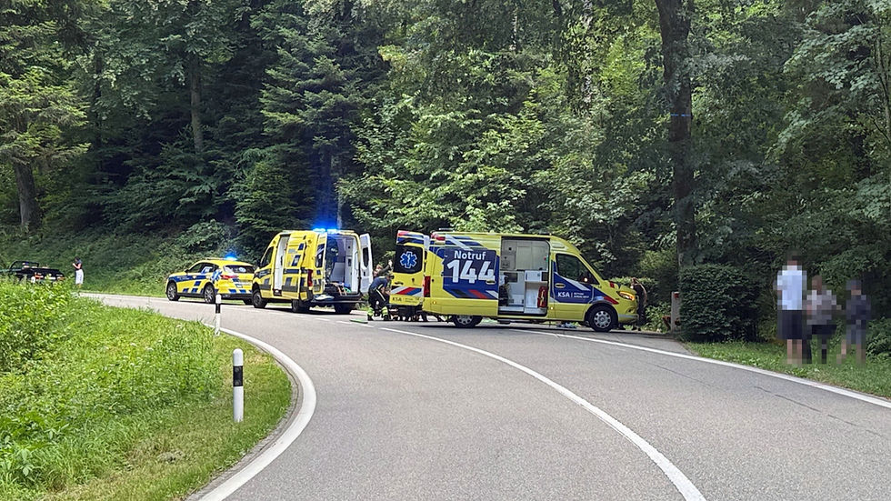 Glashütten: Motorradfahrer stürzte und schlitterte in Fussgängerin - Helis im Einsatz