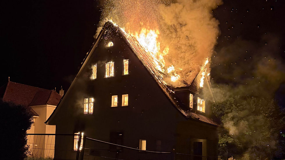 Reinach: Leerstehendes Haus an der Viehmarktstrasse durch Brand zerstört