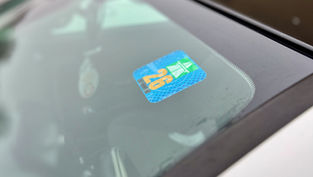 Ich kleb Dir eine! Autobahnvignette nicht vergessen