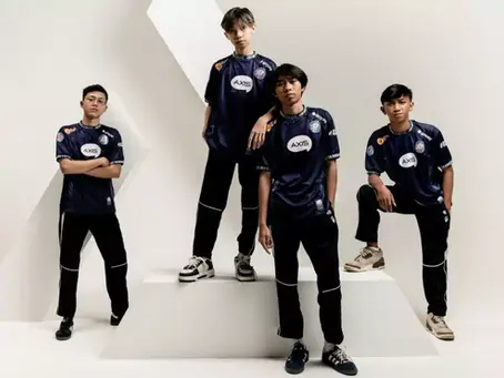 4 esports players of EVOS DIVINE in matching navy jerseys pose confidently against a white geometric backdrop. "AXIS" logo visible on shirts. They are the winner of Free Fire world cup 2025 at EWC 2025.