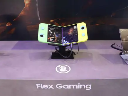 Samsung flex gaming handheld at mwc 2025 booth