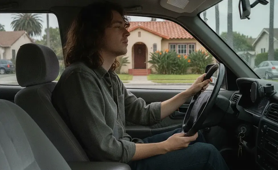 cv-joint-clicking-noise-driver-listening-hollywood-street.webp